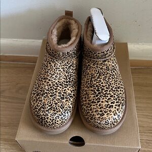 💯% Authentic UGG Calfhair Ultra Mini Speckles Boots Sz 7